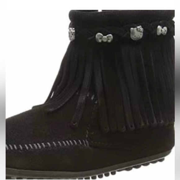Minnetonka Hello Kitty Limited Edition Booties Black Suede Leather NWT SZ 6 Rare - Picture 1 of 6